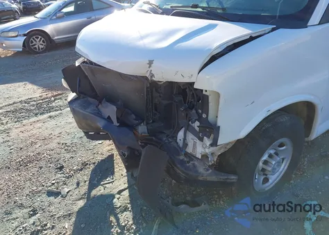 2019 Chevrolet Express 2500 Work Van z USA, uszkodzony, nr VIN 1GCWGAFP5K1298445